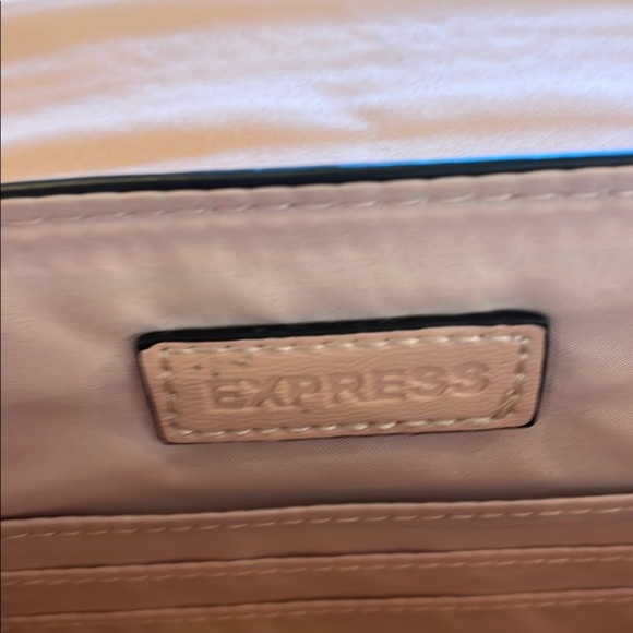 Express, Elegant Pink Chain Shoulder Bag - Picture 4 of 5